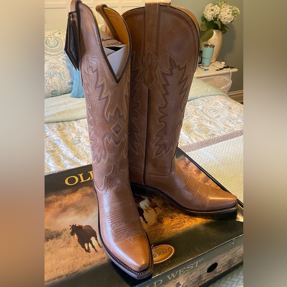 NIB Old West distressed leather cowboy boot